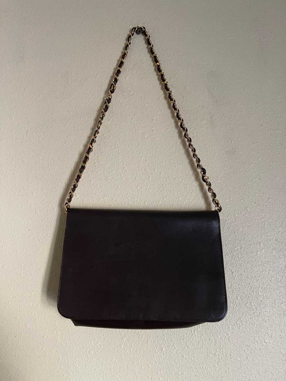 CHANEL vintage brown Leather Shoulder Bag with Gold-Tone Chain Strap - Picture 4 of 12